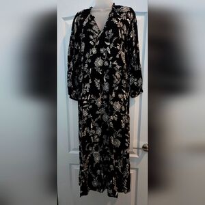 Old Navy Black and White Floral Maxi Dress V-Neck Size Large
